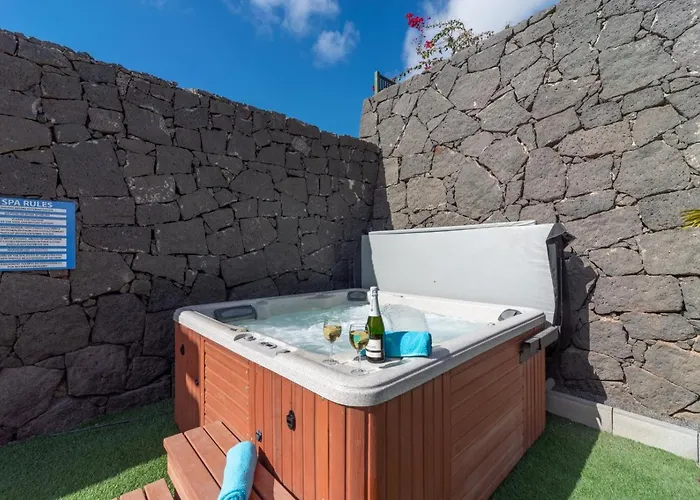 Veintidos, * Playa Blanca (Lanzarote)