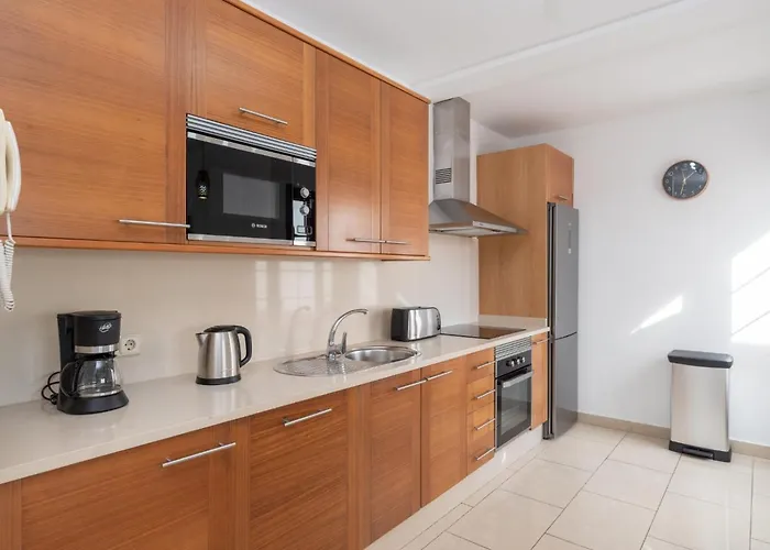 Veintidos, * Playa Blanca (Lanzarote)