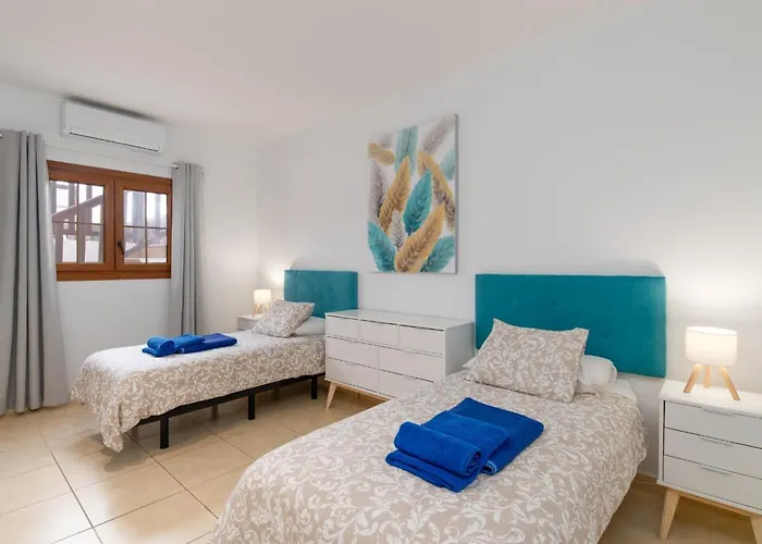 Veintidos, * Playa Blanca (Lanzarote)