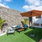 Veintidos, Vila *