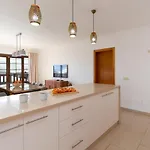 Vila Veintidos, *