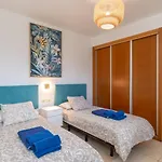 Veintidos, Vila *