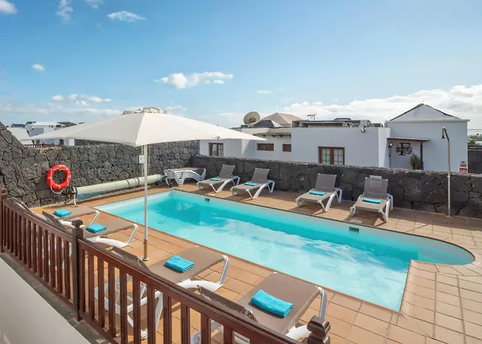 Veintidos, * Playa Blanca (Lanzarote)