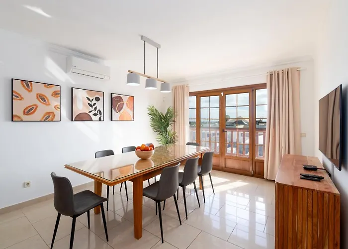 Veintidos, * Playa Blanca (Lanzarote)