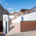 Veintidos, Villa