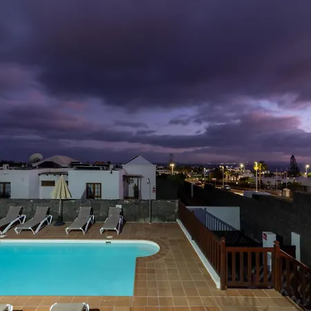 Veintidos, * Playa Blanca (Lanzarote)