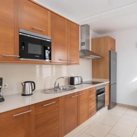 Veintidos, * Playa Blanca (Lanzarote)